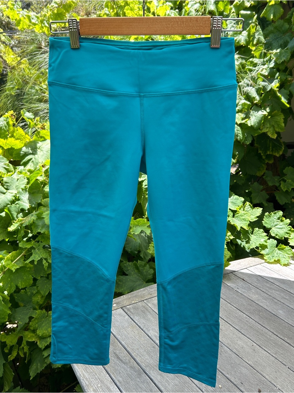 Rabbit running Teal Crop Leggings - Vibrant Teal Activewear